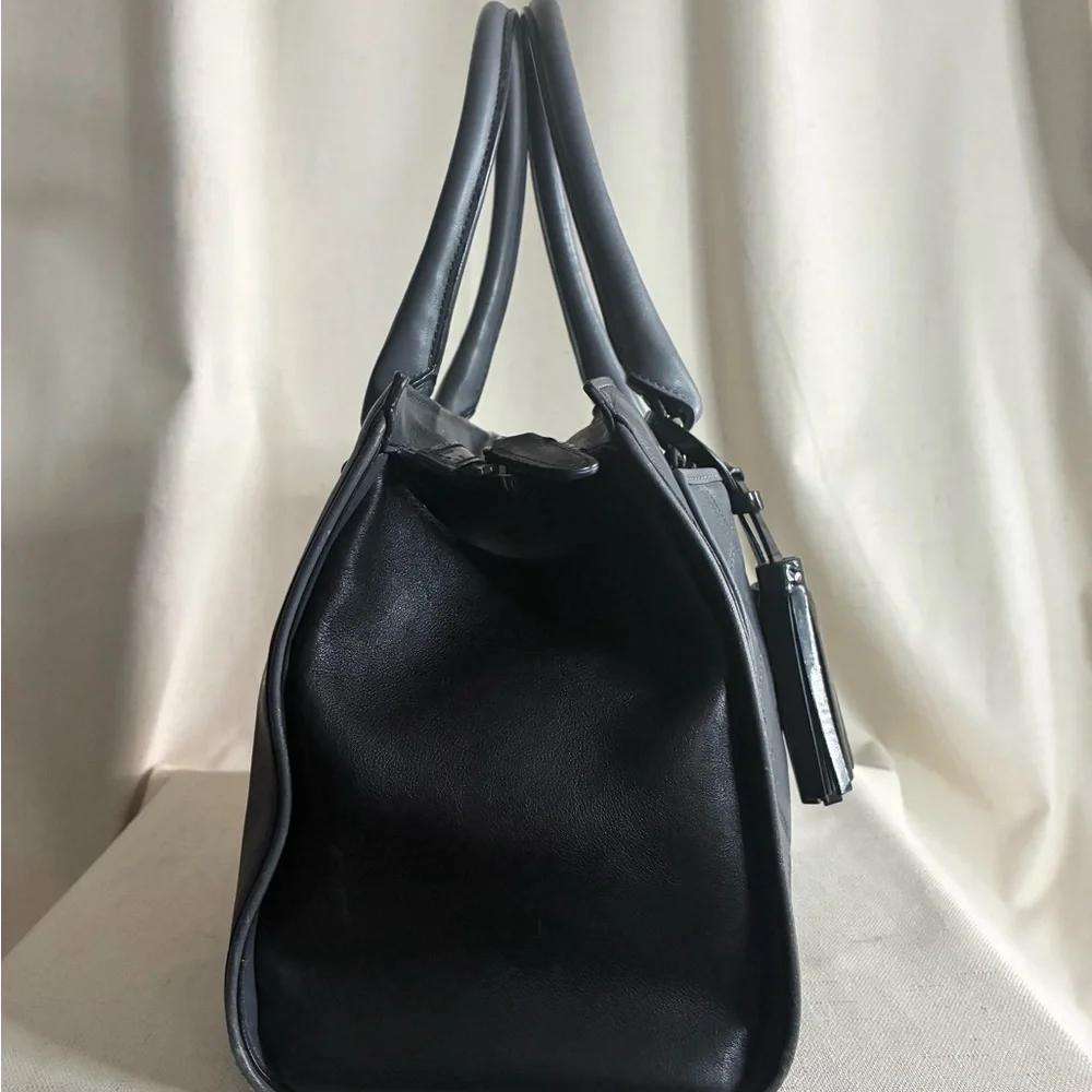 Elegant Gray Quilted Handbag - Picture 3 of 10